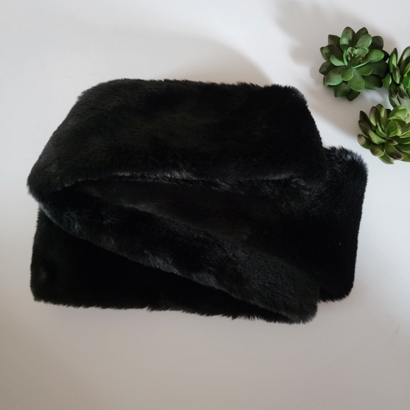 Faux Fur Infinity Scarf In Black NWT - Picture 11 of 11